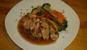 Filet de porc braisé et sa sauce au poivre rose de Madagascar