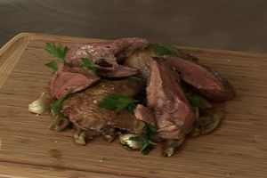 Canard confit aux échalotes et à l'ail