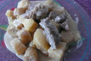 Bœuf aux bananes manioc et lait de coco