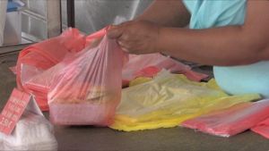 Des sacs en plastique 100% biodégradable pour Madagascar