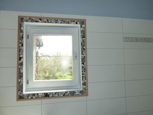 Mosaïque pour encadrer une fenêtre