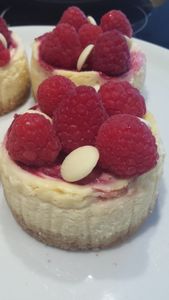 Mini cheese cake au chocolat blanc et framboises