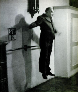 De la danse à la schizophrénie, parcours à travers l’histoire de l’art et de la psychiatrie.