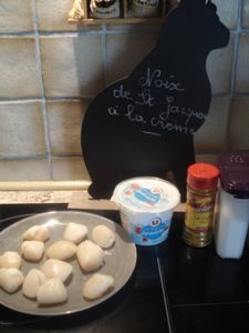 NOIX DE SAINT-JACQUES A LA CREME