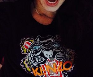 1 marque deux produits : KENZO
