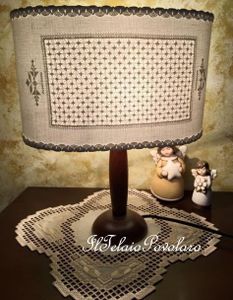 ... ed una lampada un po' sfilata ed un po' a punto antico