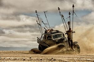 Soirée pizza & MAD MAX exceptionnelle à CinéLaudon. Samedi 13 juin. Ambiance conviviale pour les passionnés de science fiction.