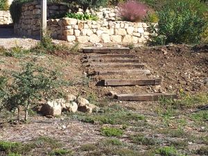 Réalisation d'un escalier en traverses de chemin de fer