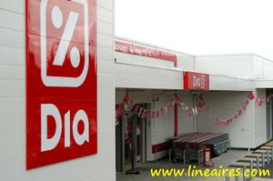 Carrefour cède 37 magasins Dia au groupe polonais Gastt