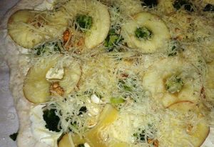 pizza végétarienne avant cuisson