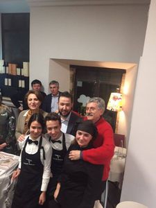 Massimo D'Alema con lo staff di FM a Norcia