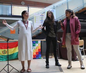 Spektakuläres und außergewöhnliches Konzert des bolivianischen Jugend-Ensembles San Ignacio de Moxos am Gymnasium Veitshöchheim