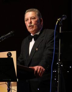 Petra Prinz verzauberte in den Mainfrankensälen an die 300 Zuhörer beim Benefizkonzert „Swingin’ Christmas“