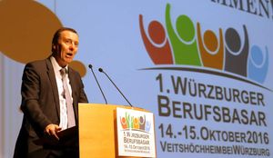 300 junge Leute nutzten beim 1. Würzburger Berufsbasar in den Mainfrankensälen Chance zur Berufsorientierung