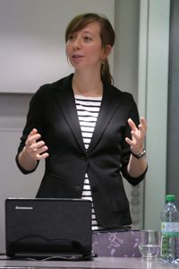 Simon-Höchheimer-Gesellschaft Veitshöchheim widmete sich dem Thema Hilfsbereitschaft - Wissenschaftlicher Altruismus-Vortrag der Psychologie-Professorin Dr. Anne Böckler