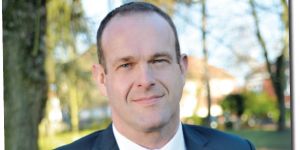 Hénin-Beaumont : la mairie incendiée, Steeve Briois menacé de mort,