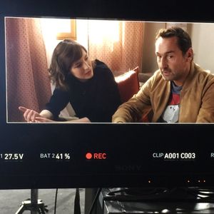 Gilles LELLOUCHE et Louise BOURGOIN sous le même toit
