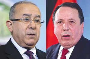 MM. Ramtane LAMAMRA, ministre des AE algérien et Khemaies JHINAOUI, ministre des AE tunisien