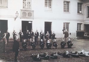 Bataillon scolaire à Beauvais vers 1890