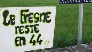 Fusion : certains habitants exigent la neutralité Le Fresne-sur-Loire - 02 Juin Des habitants du Fresne-sur-Loire veulent rester en Loire-Atlantique et le font savoir ouvertement. dans Ouest France