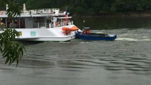 Insolite. Un bateau aide le Loire Princesse enlisé... et coule ! dans Ouest France du 17 juin (#2)