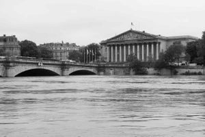 Paris les pieds dans l'eau