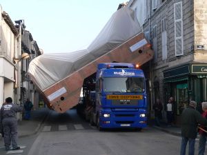 Rue d'Aligre bloquée par un convoi exceptionnel
