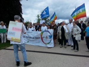 Une centaine de manifestants ont marché pour la paix à Besançon Naïs Esteves - France Bleu Besançon © Radio France