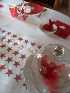 table de Noël en rouge et blanc