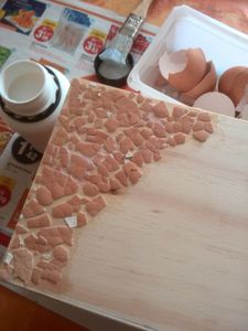 boite à mouchoir décorée en coquilles d'oeuf