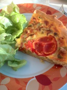tarte courgettes, lardons, tomates et oignons