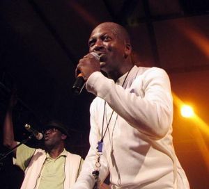 Touré Kunda en concert à Aulnay-sous-Bois le 8 février 2015