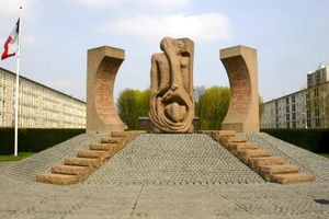 Condamnation pour des saluts nazis devant le Mémorial de la Shoah à Drancy