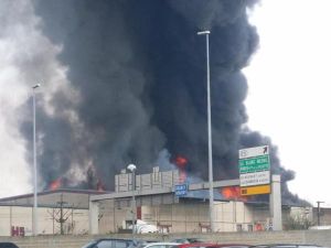 Le trafic du RER B interrompu entre Gare du Nord et Aulnay-sous-Bois le 17 avril 2015 suite à un violent incendie à La Courneuve