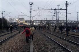 Grève des taxis contre Uberpop : une centaine de passagers sur les voies du RER B à Aulnay-sous-Bois !