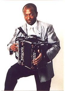 Concert latino avec Antonio Rivas sur la péniche Anako au bord du canal de l’Ourcq à Aulnay-sous-Bois