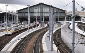 Un migrant de 17 ans électrocuté en grimpant sur le toit d’un Eurostar gare du nord à Paris
