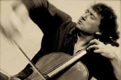 Le violoncelliste Vincent Courtois en concert à Aulnay-sous-Bois