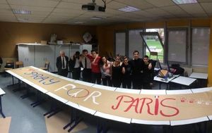Neuf lycéens du protectorat Saint-Joseph à Aulnay-sous-Bois rendent hommage aux victimes des attentats de Paris