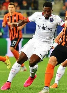 La star du PSG Serge Aurier prêt à aider le club de foot FC Villepinte
