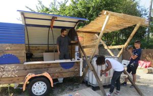 Bagnolet, le 25 août. Cette friche, dans le quartier du Plateau, est en cours de revitalisation. Elle est aménagée par YA + K, un collectif d’étudiants en architecture,, installé à Bagnolet. (LP/F.L.)