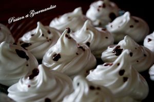 Meringues "aux éclats de carambars" (au Thermomix)