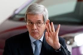 Il faut supprimer sa retraite à ce pourri !