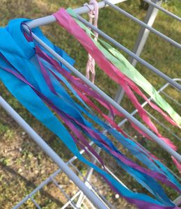 DIY teinture rubans de soie avec du colorant alimentaire
