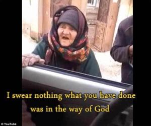 Une mamie traite les djihadistes de l’EI de démons et dit que leur état est maudit (vidéo)