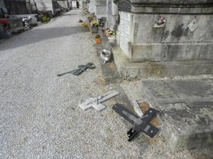 215 tombes chrétiennes profanées à Castres : le suspect est musulman, et ça n’a rien à voir avec l’islam