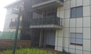 Des Italiens excédés détruisent des logements destinés aux migrants