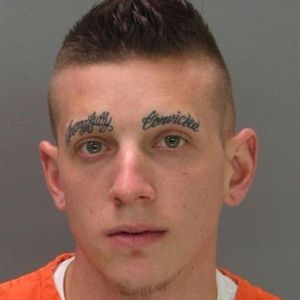 Nouvelle série sur les tatouages ratés...