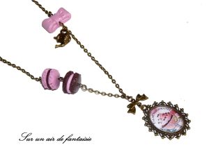 Sautoir gourmand fimo et cabochon base bronze, cupcake chocolat et fraise