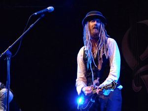 S.A.R.S. - Martha Tilston - Afenginn @ Brosella- Folk Day- Théâtre de Verdure- Bruxelles- le 11 juillet 2015